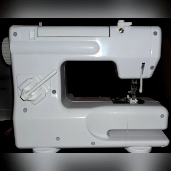 SEW PRO Quick Stitch Sewing Machine VGUC - Picture 5 of 15
